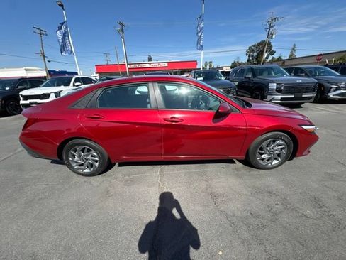 Used 2024 Hyundai Elantra SEL FWD image 5