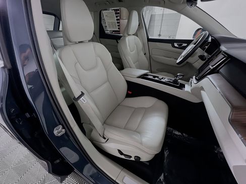 Used 2021 Volvo XC60 T5 Momentum image 31