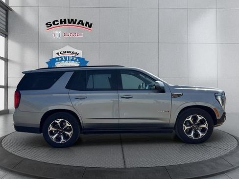 Used 2025 GMC Yukon AT4 Ultimate w/ LPO, Illumination Package AWD/4WD image 3