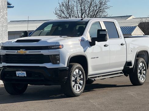 Used 2024 Chevrolet Silverado 2500 Custom w/ Custom Value Package image 8