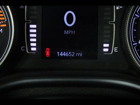 Used 2019 Jeep Cherokee Latitude Plus w/ Comfort/Convenience Group FWD image 19