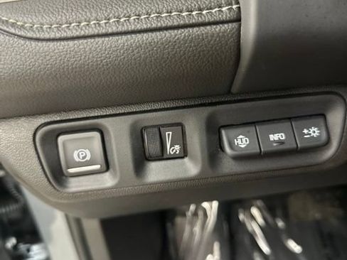 Used 2022 GMC Acadia SLT w/ Technology Package AWD/4WD image 35
