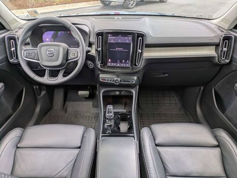 Used 2023 Volvo XC40 B5 Plus w/ Protection Package Premier image 17