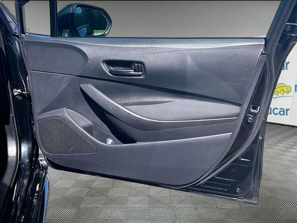 Used 2025 Toyota Corolla LE FWD image 12