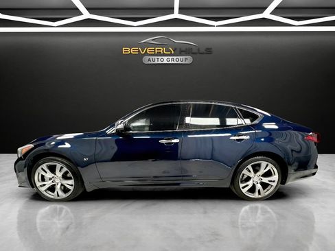 Used 2018 INFINITI Q70 Luxe w/ Sport Package AWD/4WD image 2