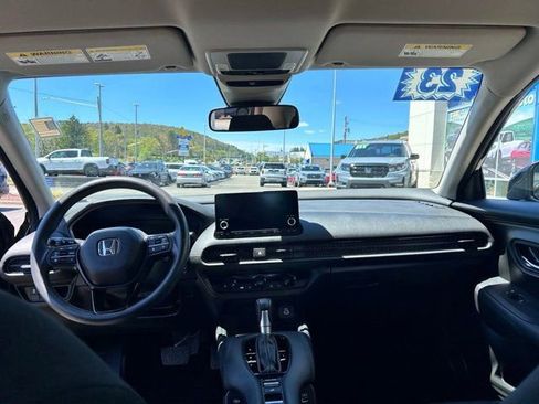 Used 2023 Honda HR-V LX image 12