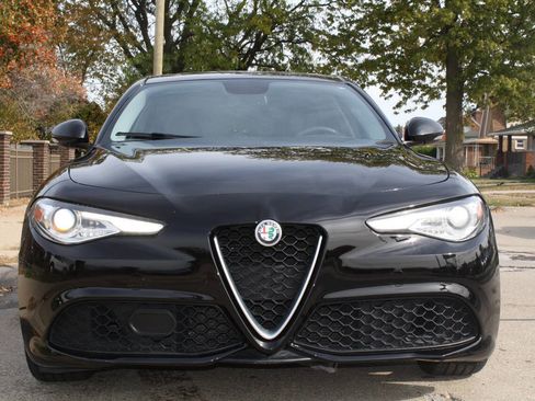 Used 2017 Alfa Romeo Giulia AWD image 3