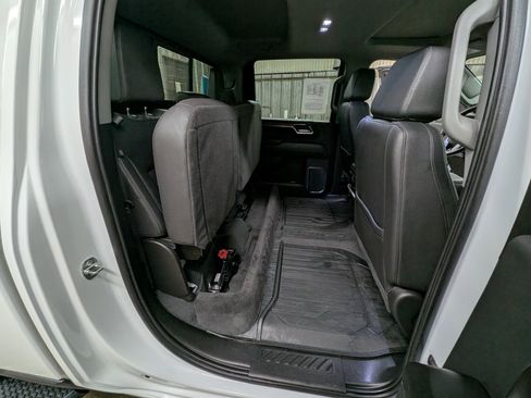 Used 2024 GMC Sierra 2500 SLT w/ SLT Premium Package image 9