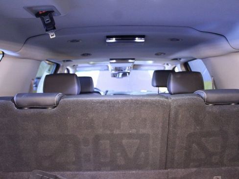 Used 2017 GMC Yukon XL SLT image 17