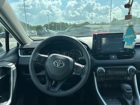 Used 2020 Toyota RAV4 XLE w/ Convenience Package FWD image 20