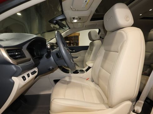 Used 2023 GMC Acadia Denali w/ Denali Ultimate Package FWD image 24