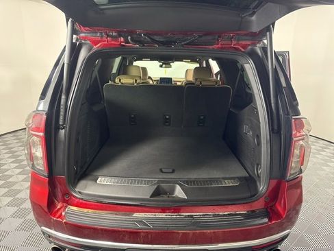 Used 2024 Chevrolet Suburban Premier image 18