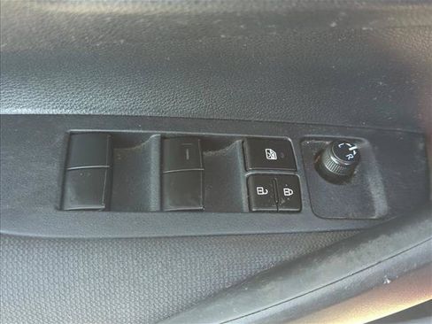 Used 2020 Toyota Corolla LE FWD image 8