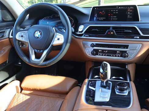 Used 2022 BMW 750i xDrive w/ Luxury Rear Seating Package AWD/4WD image 23