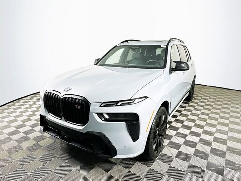 Used 2025 BMW X7 M60i image 4