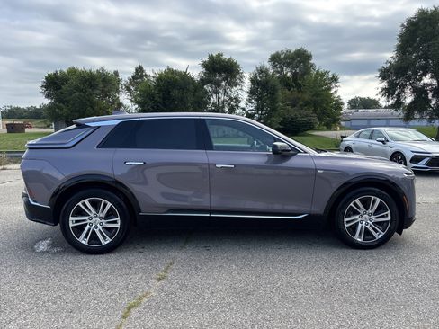 Used 2024 Cadillac Lyriq Tech AWD/4WD image 3