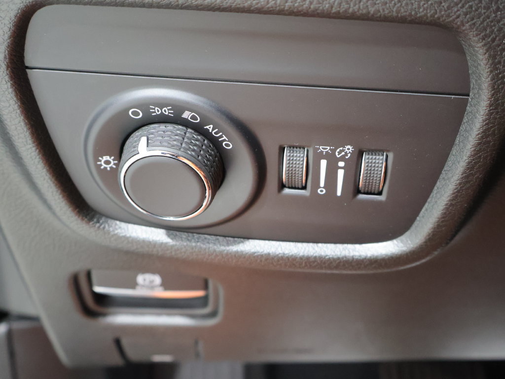 Used 2023 Jeep Grand Cherokee Altitude AWD/4WD image 29