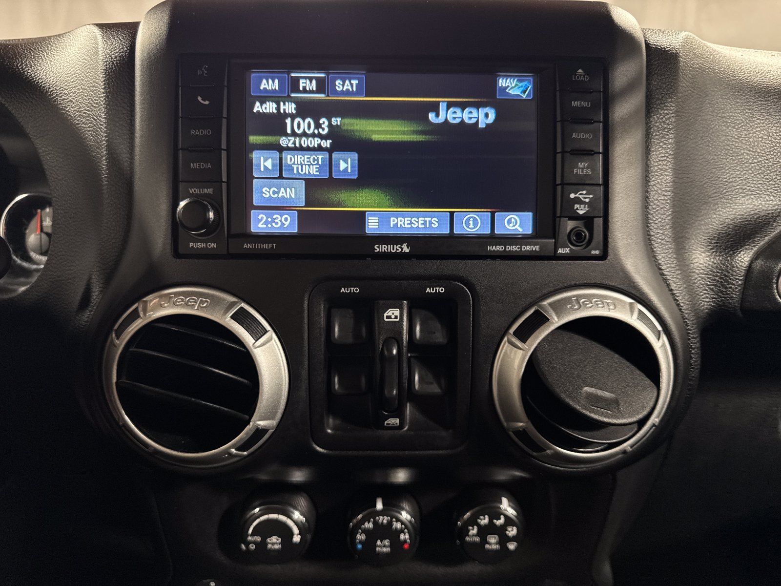 Used 2017 Jeep Wrangler Unlimited Rubicon AWD/4WD image 17