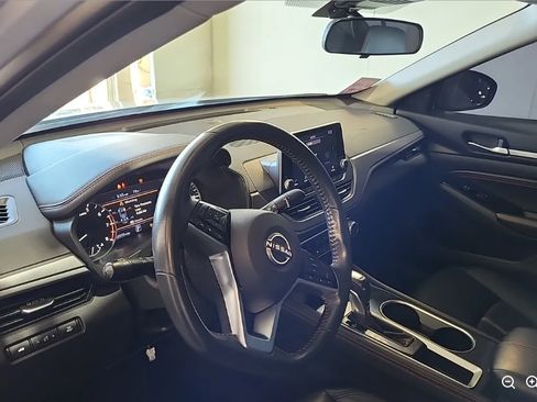 Used 2023 Nissan Altima 2.5 SR FWD image 6