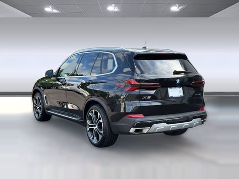 Used 2024 BMW X5 sDrive40i w/ Premium Package RWD image 3