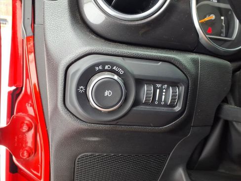 Used 2022 Jeep Wrangler Unlimited Sahara image 17