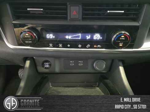 Used 2025 Nissan Rogue SV AWD/4WD image 18