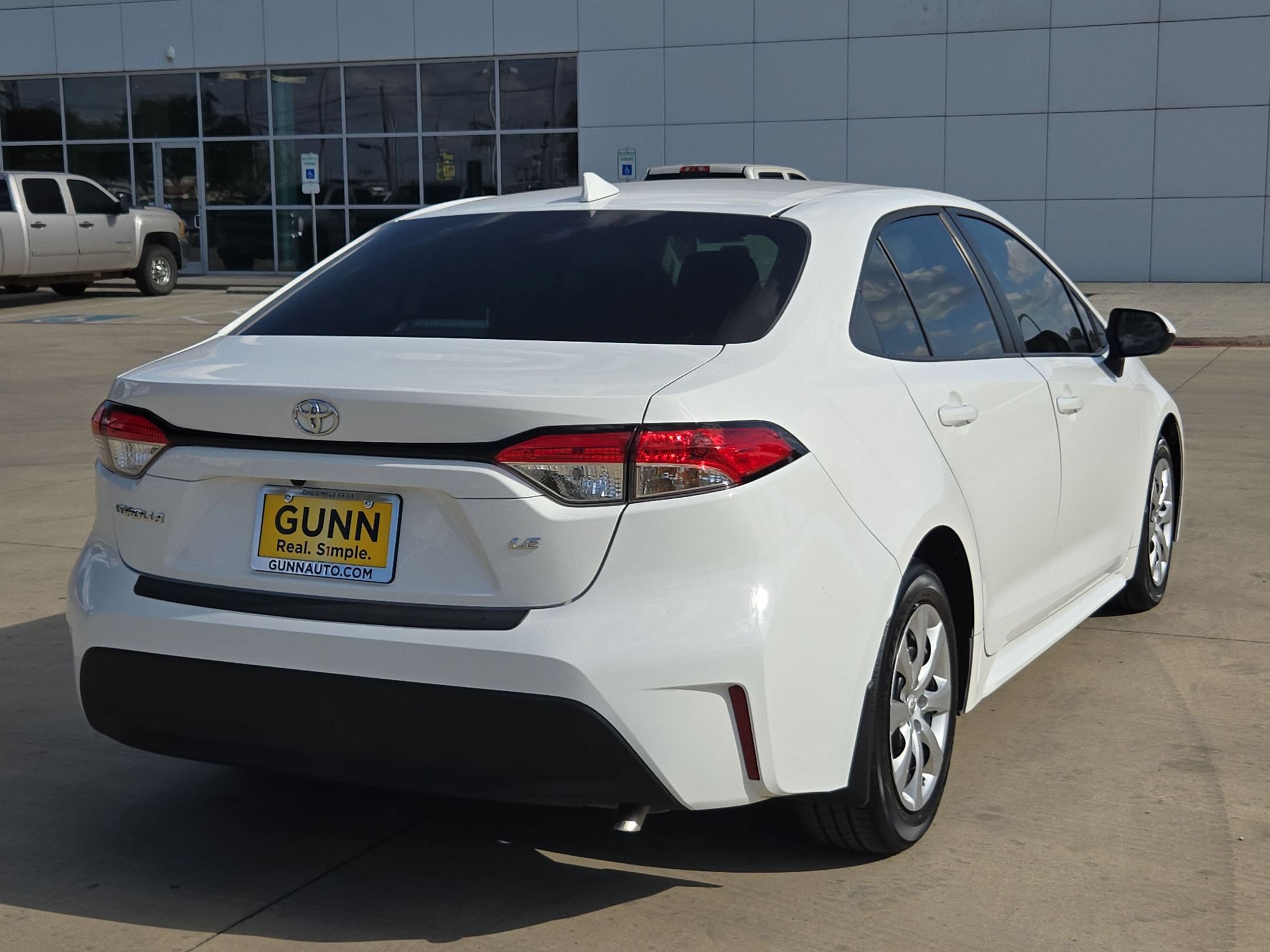 Used 2025 Toyota Corolla LE FWD image 3