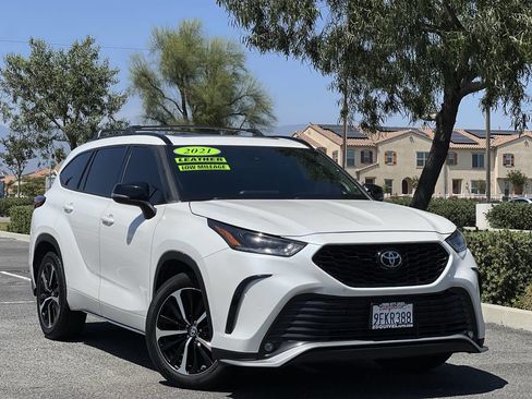 Used 2021 Toyota Highlander XSE FWD image 26