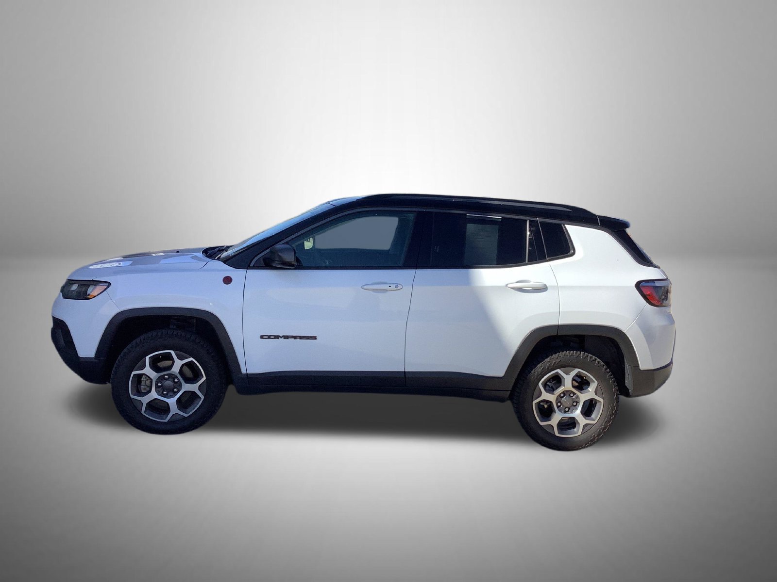 Used 2022 Jeep Compass Trailhawk AWD/4WD image 2