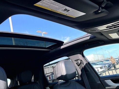 Used 2024 Porsche Cayenne image 22