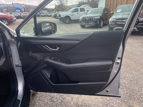 Used 2025 Subaru Outback Premium w/ Popular Package #1A image 10