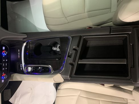 Used 2022 Buick Enclave Essence w/ Sport Touring Edition image 16