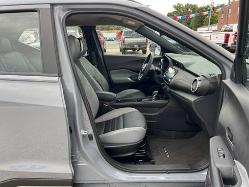 Used 2024 Nissan Kicks SR w/ SR Premium Package FWD image 22