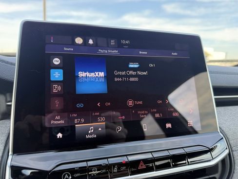 Used 2023 Jeep Compass Latitude image 19