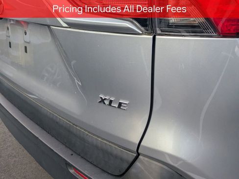 Used 2021 Toyota RAV4 XLE FWD image 8