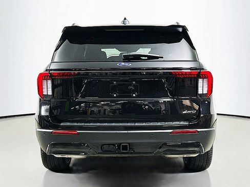 New 2026 Ford Explorer ST-Line w/ ST-Line Street Pack image 5