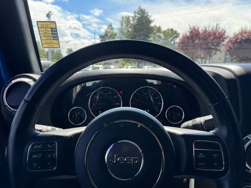 Used 2018 Jeep Wrangler Unlimited Sahara AWD/4WD image 16