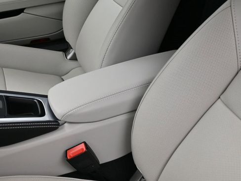 Used 2025 Porsche 718 Cayman image 18