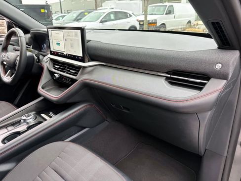 Used 2025 Ford Explorer ST-Line w/ ST-Line Street Pack image 10