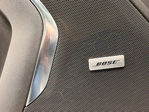 Used 2023 GMC Yukon XL SLT w/ SLT Premium Package image 30