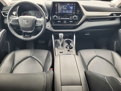 Used 2021 Toyota Highlander XLE image 14