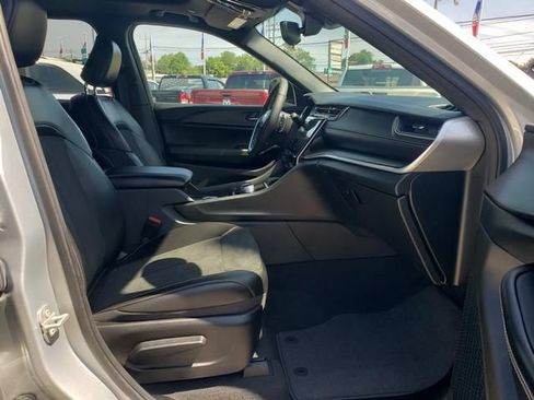 Used 2023 Jeep Grand Cherokee Altitude AWD/4WD image 19