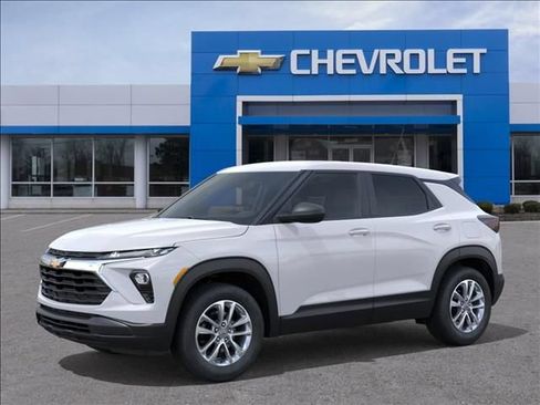 Used 2026 Chevrolet TrailBlazer LS w/ LS Convenience Package FWD image 2