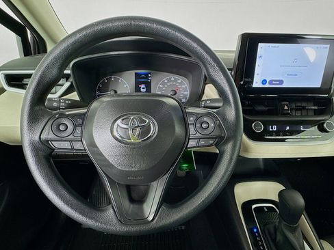 Used 2025 Toyota Corolla LE FWD image 11