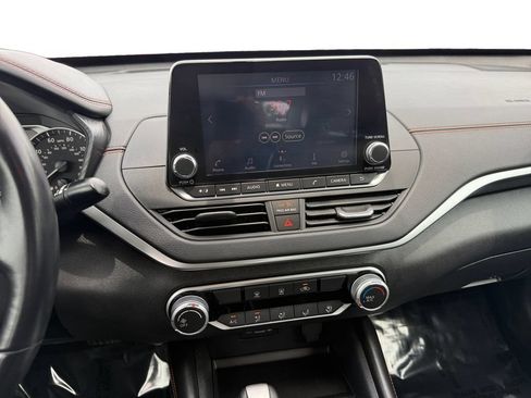 Used 2019 Nissan Altima 2.5 SR FWD image 11