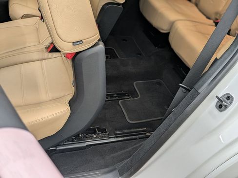 Used 2024 Mercedes-Benz GLS 450 4MATIC image 27