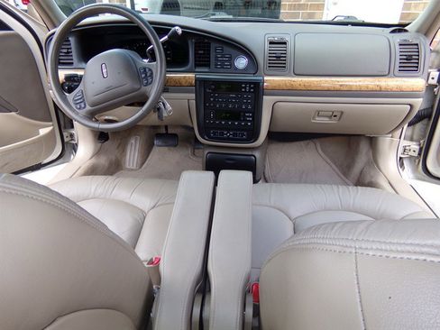 Used 2001 Lincoln Continental image 46