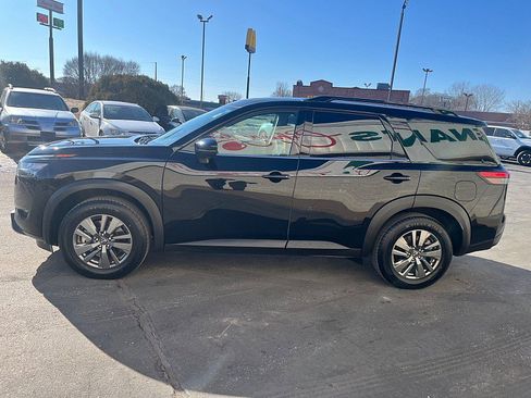 Used 2024 Nissan Pathfinder SV image 5