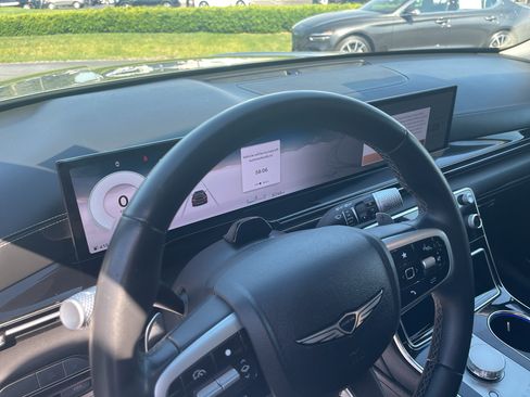 Used 2025 Genesis GV80 2.5T Standard AWD/4WD image 18