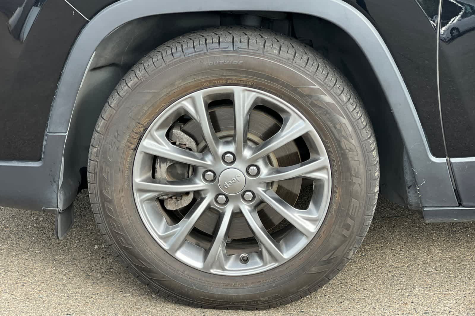 Used 2019 Jeep Cherokee Latitude Plus FWD image 13